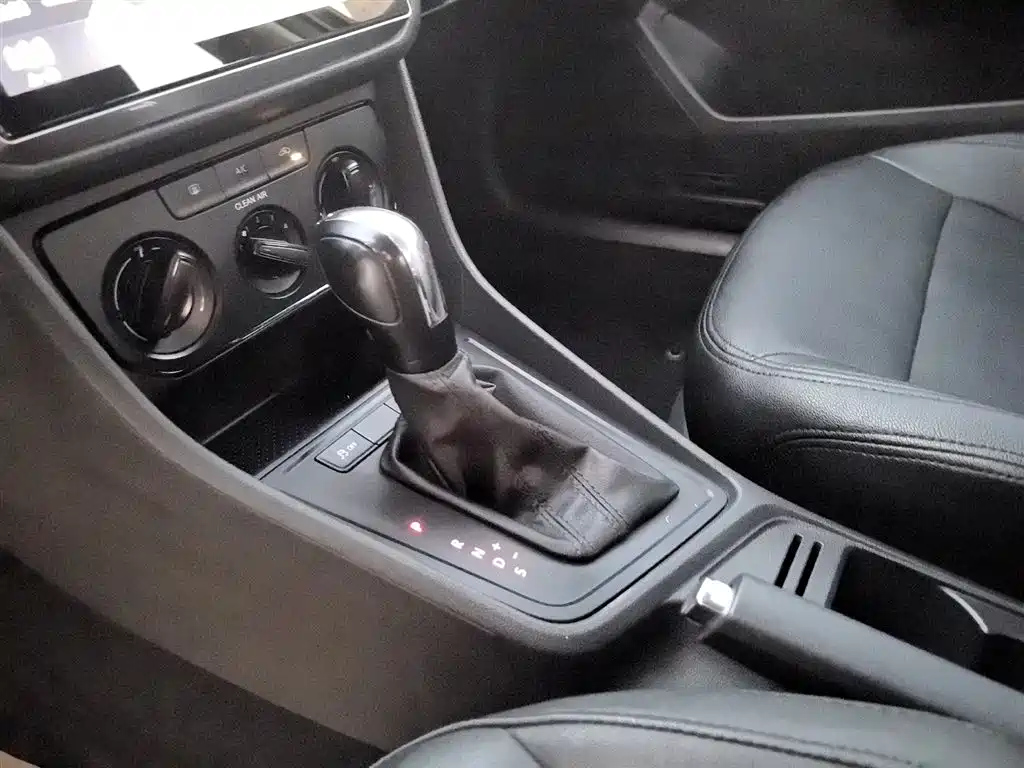 VOLKSWAGEN LAVIDA 2016