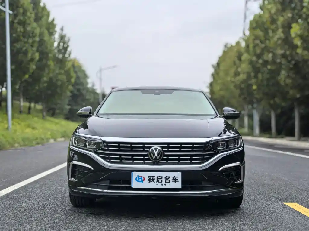VOLKSWAGEN PASSAT 2023