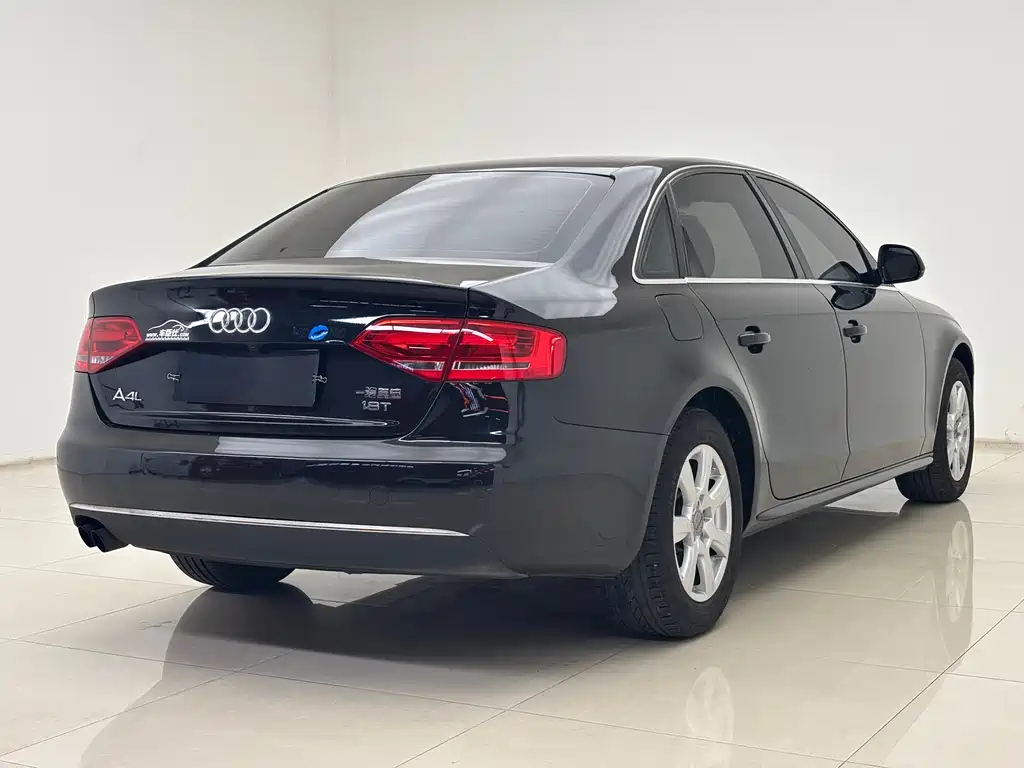 AUDI A4L 2012