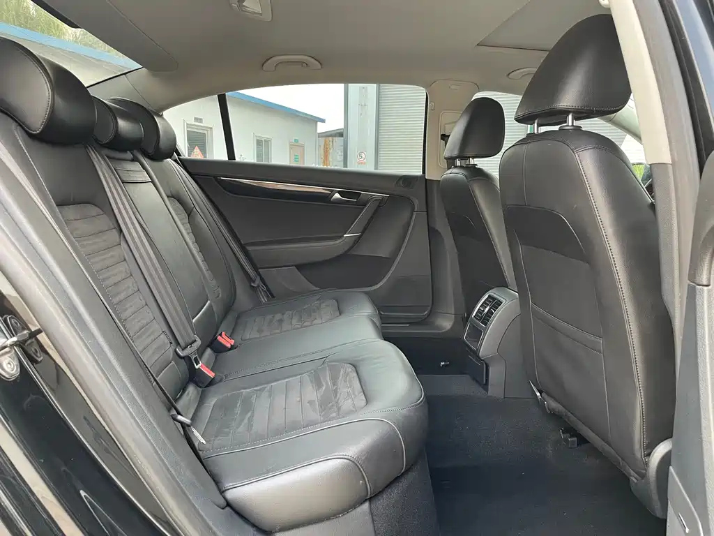 VOLKSWAGEN MAGOTAN 2015