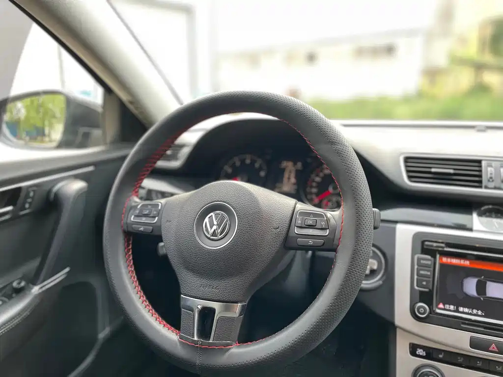VOLKSWAGEN MAGOTAN 2015
