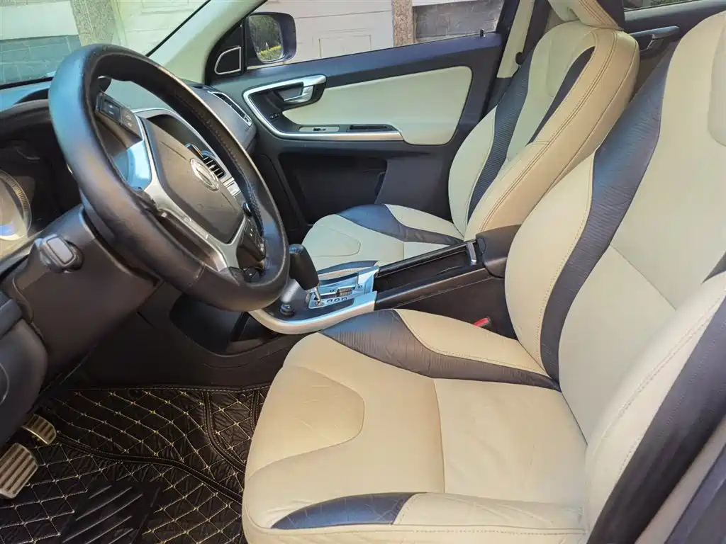 VOLVO XC60 IMPORT 2011