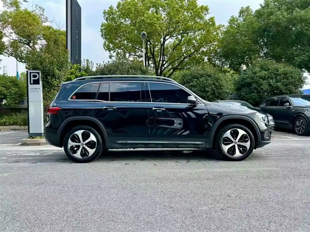MERCEDES BENZ GLB 2023