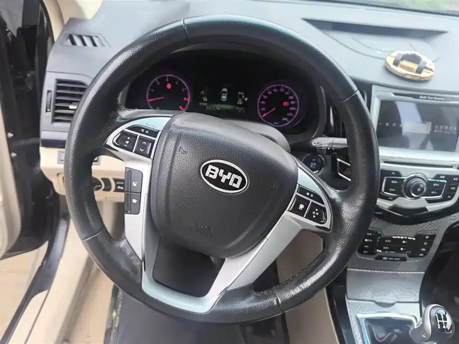 BYD SURUI 2013