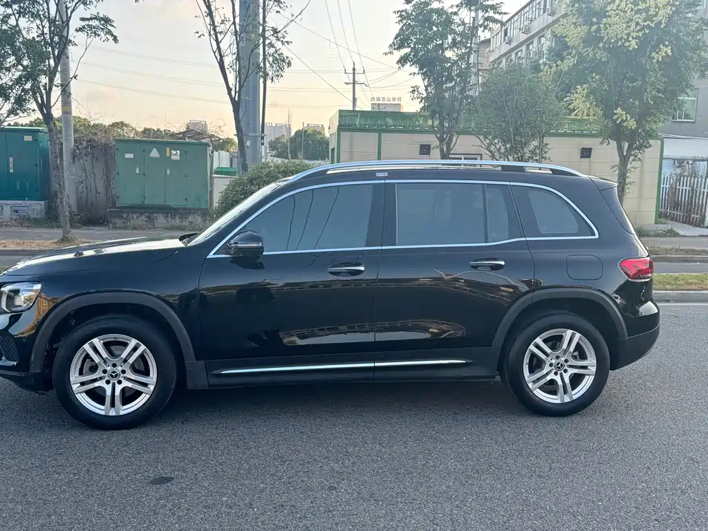 MERCEDES BENZ GLB 2023