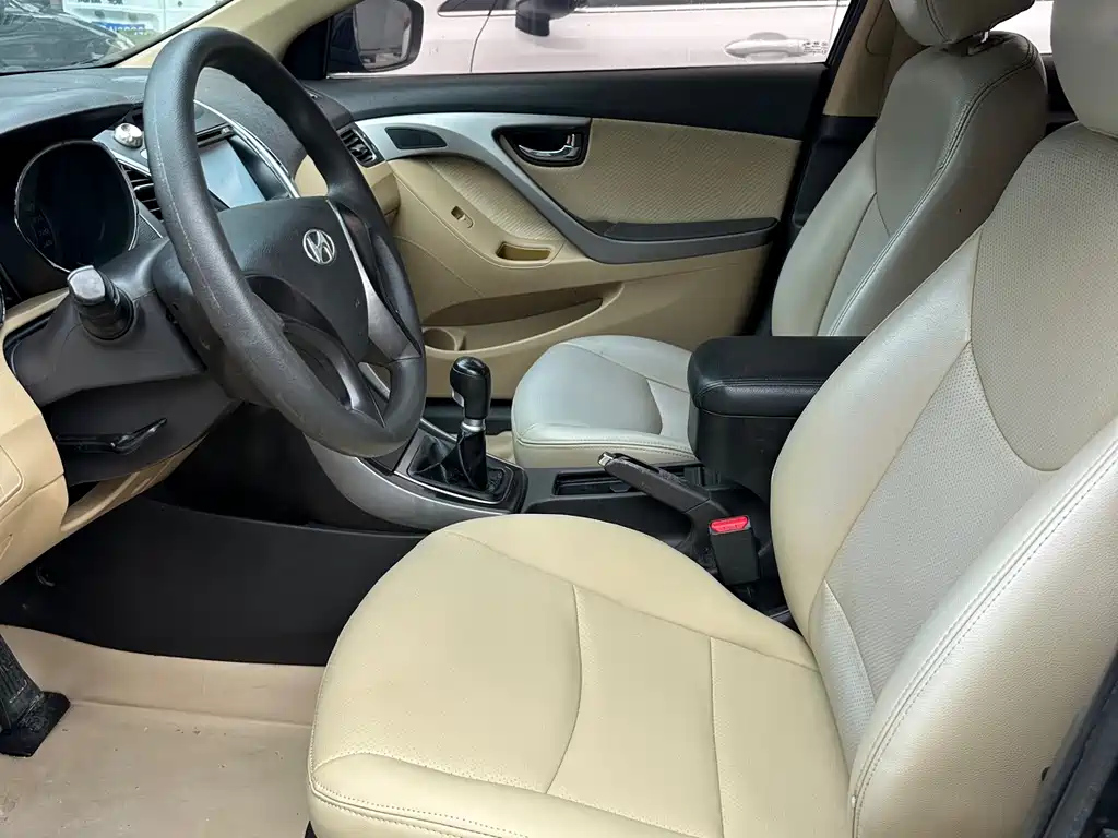 HYUNDAI ELANTRA 2012