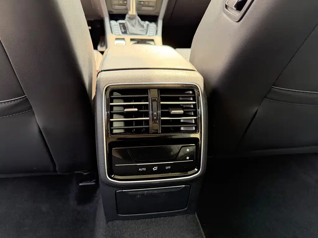 VOLKSWAGEN MAGOTAN 2023