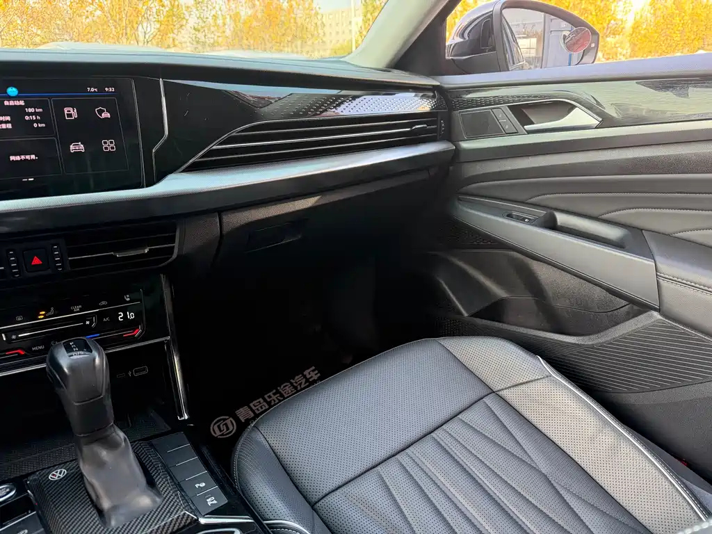 VOLKSWAGEN PASSAT 2023