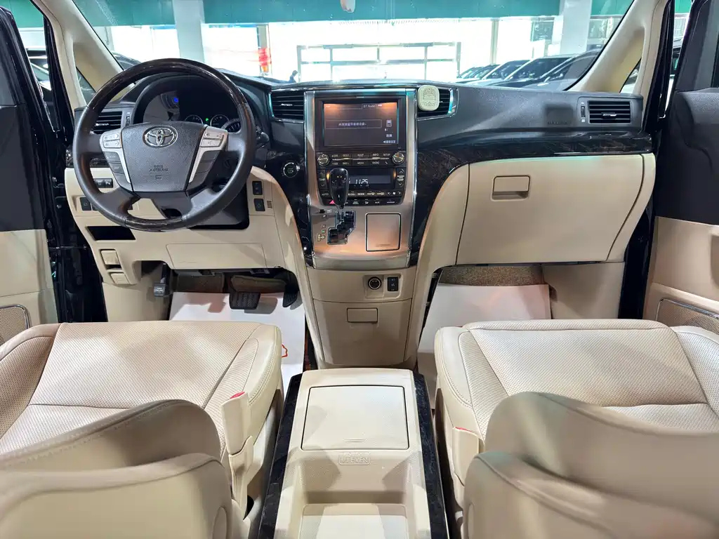TOYOTA ALPHARD 2012