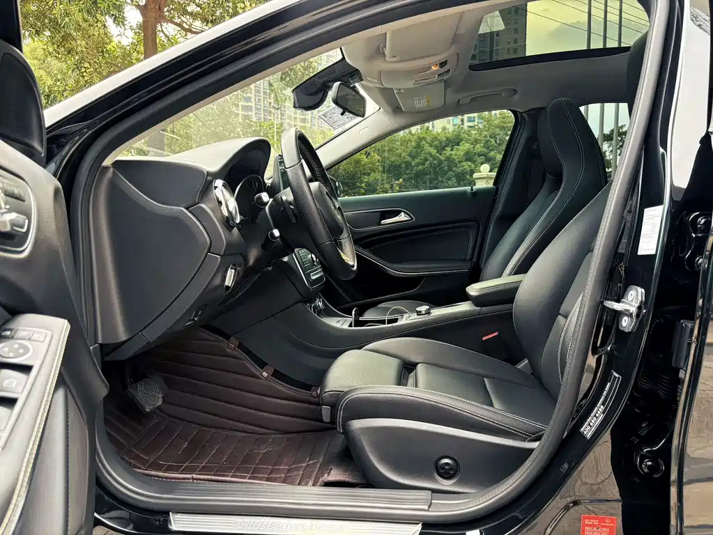 MERCEDES BENZ GLA 2019