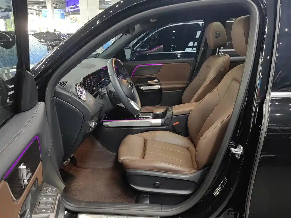 MERCEDES BENZ GLB 2024