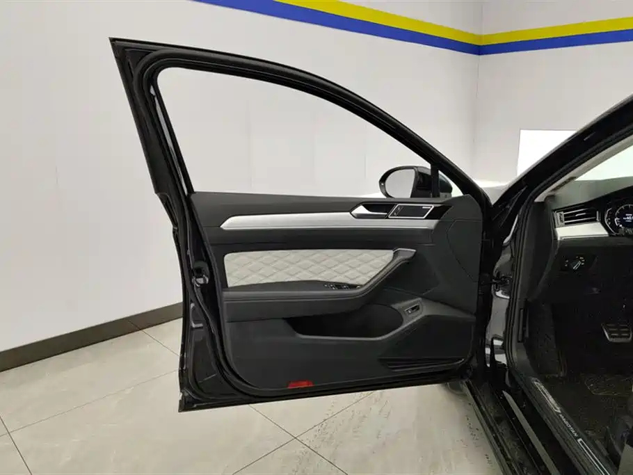 VOLKSWAGEN MAGOTAN 2023