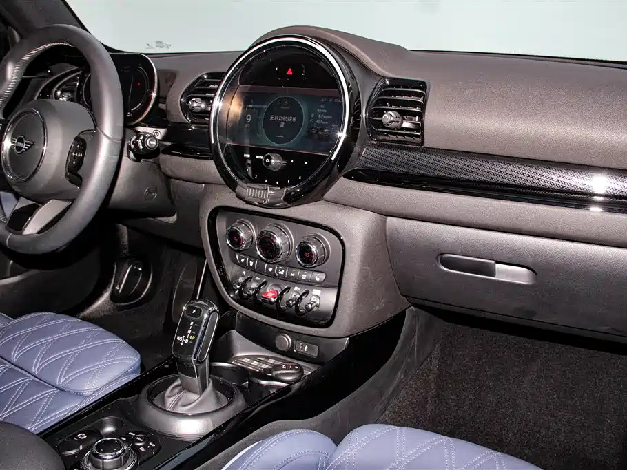 MINI CLUBMAN 2023