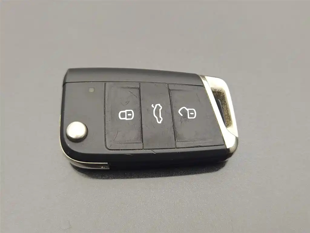 VOLKSWAGEN SAGITAR 2022