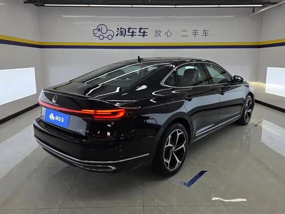 VOLKSWAGEN PASSAT 2024
