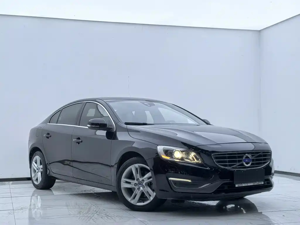 VOLVO S60 2015