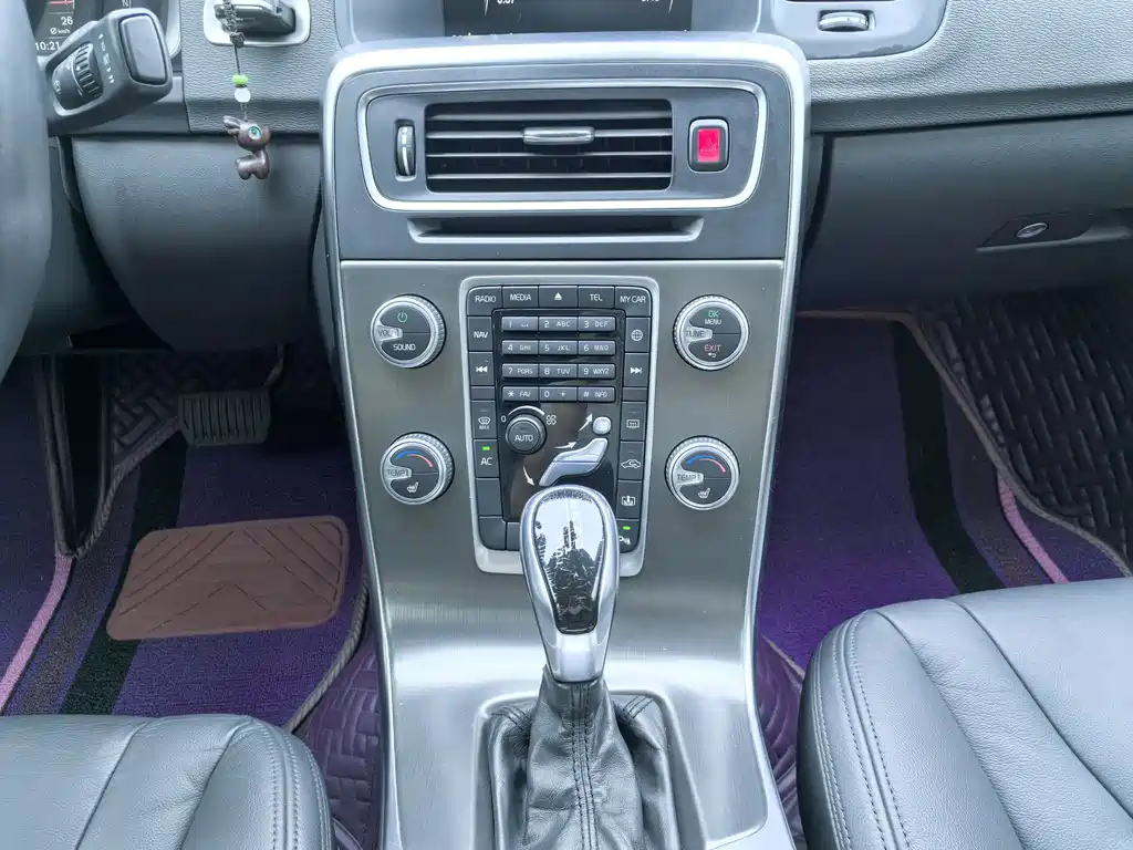VOLVO S60 2015