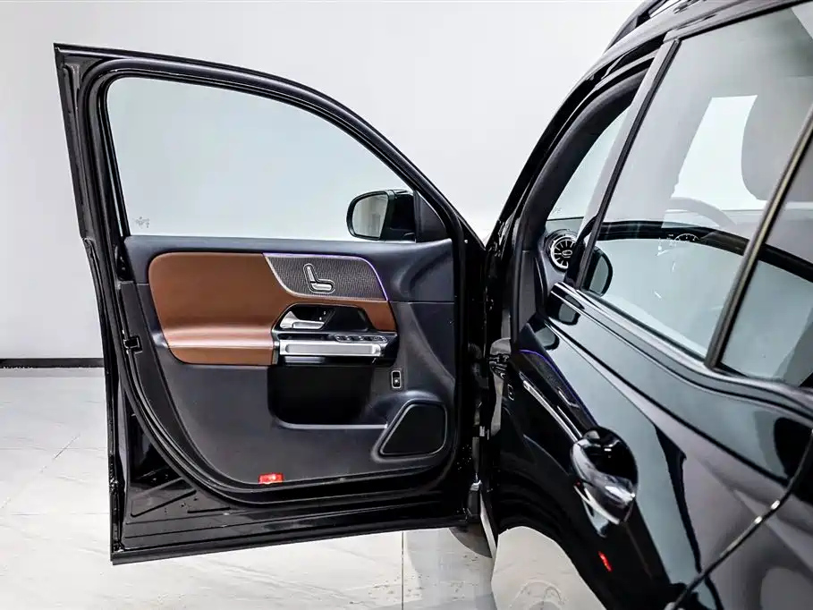 MERCEDES BENZ GLB 2023