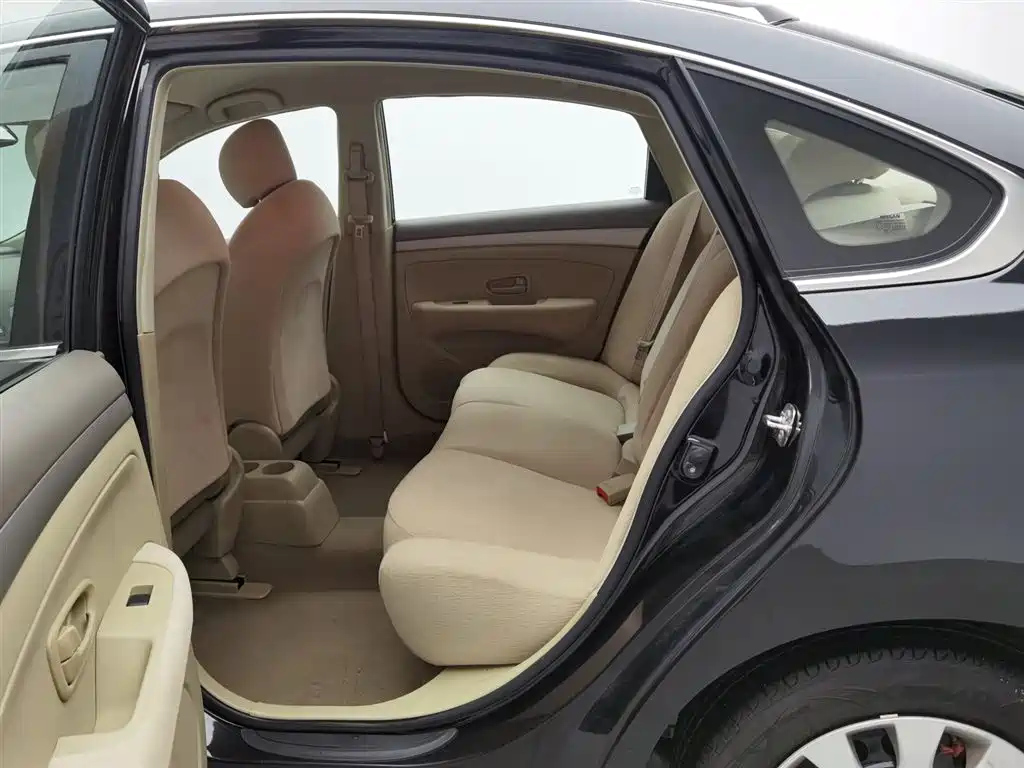NISSAN SYLPHY 2016