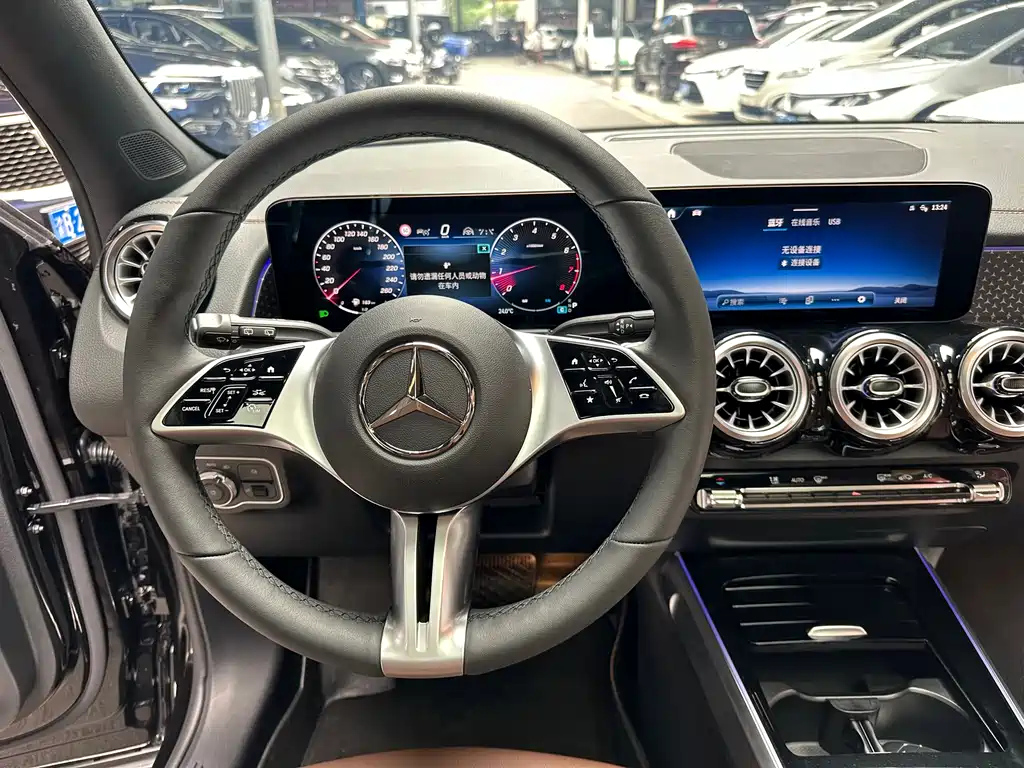 MERCEDES BENZ GLB 2025
