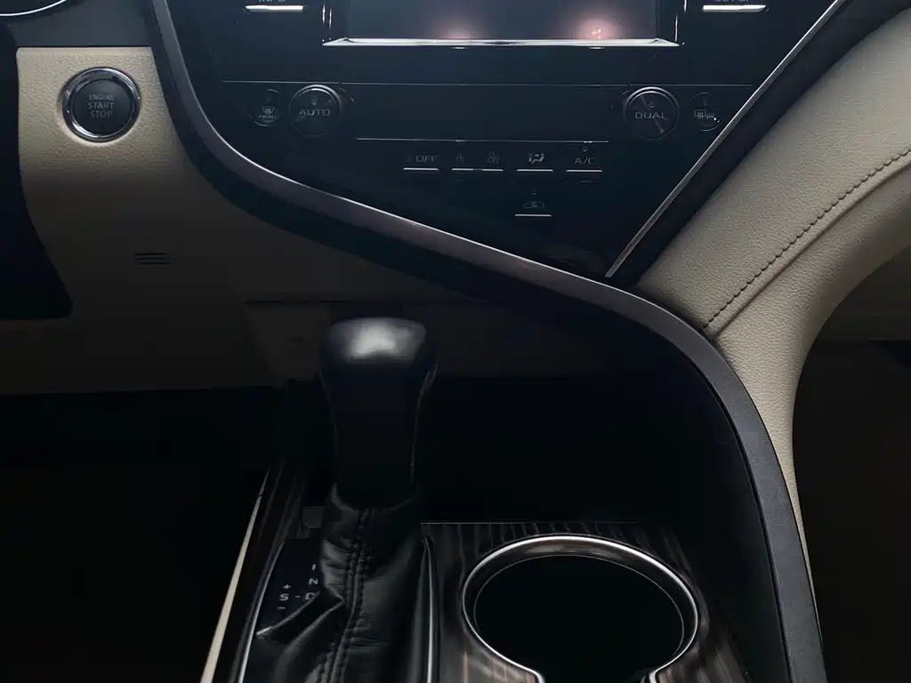 TOYOTA CAMRY 2018