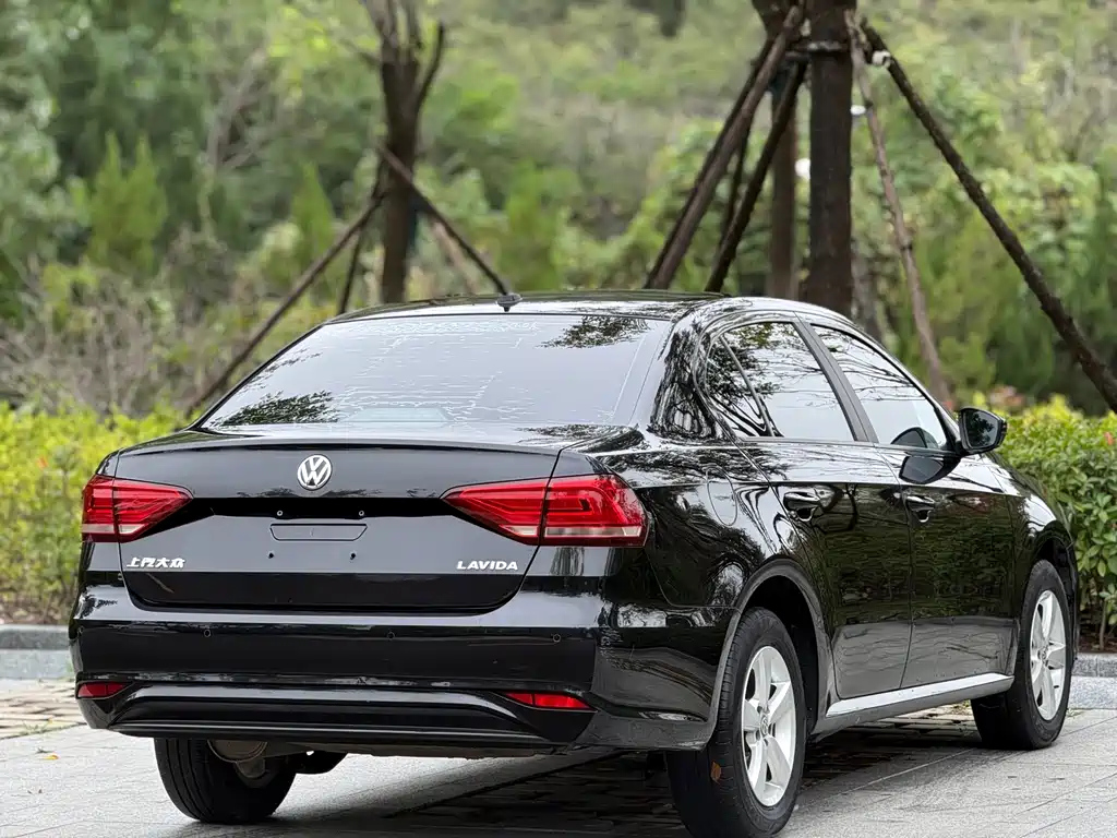 VOLKSWAGEN LAVIDA 2020