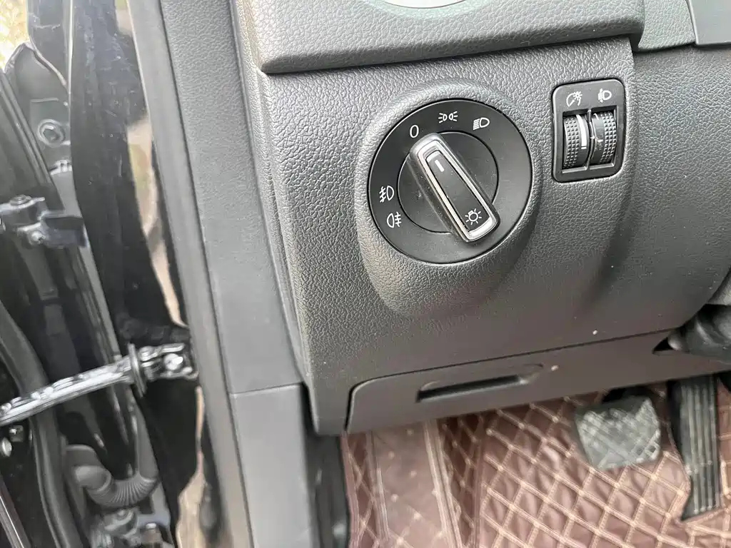 VOLKSWAGEN TIGUAN 2015