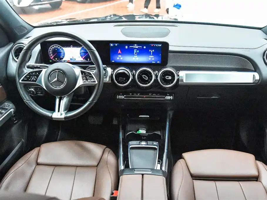 MERCEDES BENZ GLB 2024