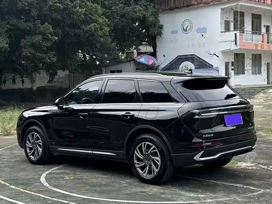 LINCOLN ADVENTURER 2024