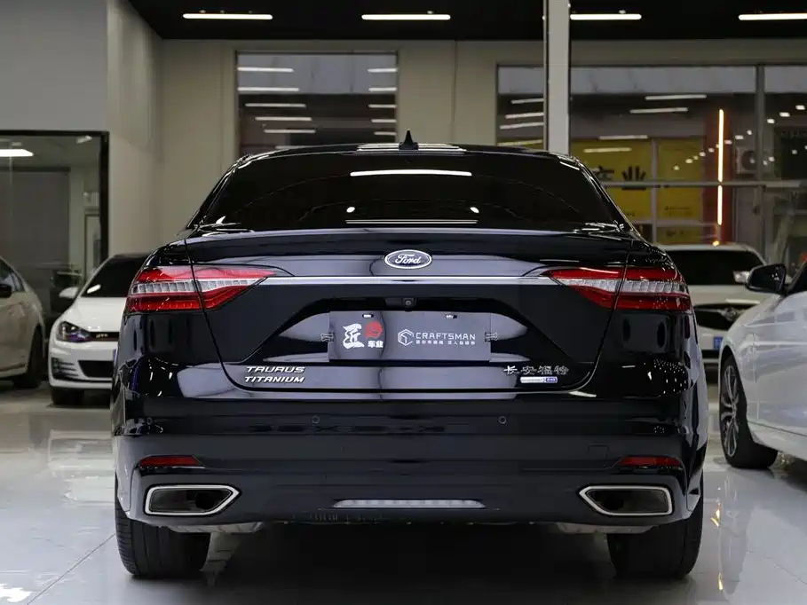 FORD TAURUS 2021