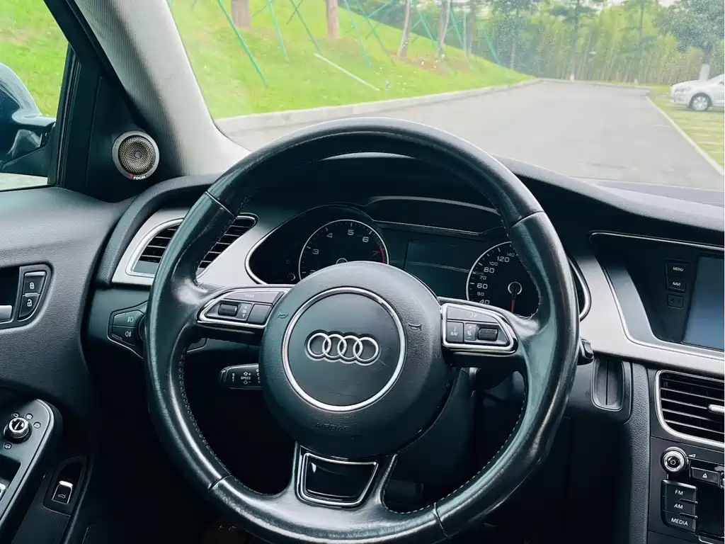 AUDI A4L 2015