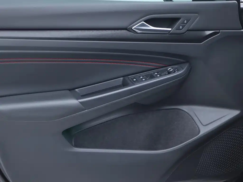 VOLKSWAGEN GOLF GTI 2023