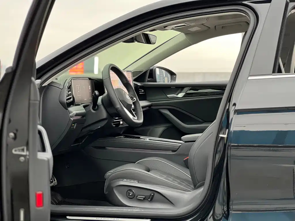 VOLKSWAGEN MAGOTAN 2025