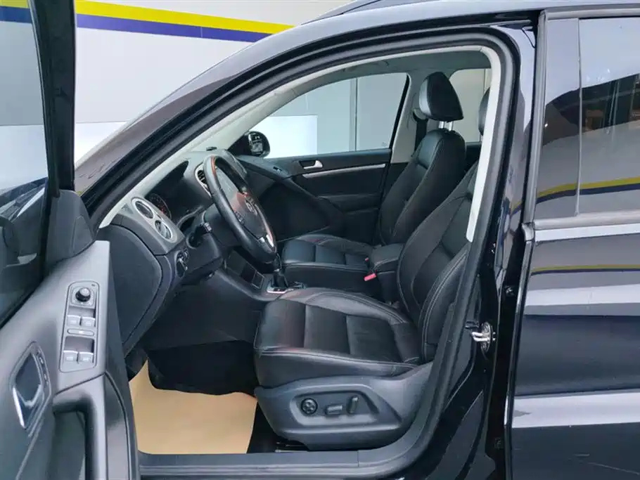 VOLKSWAGEN TIGUAN 2016