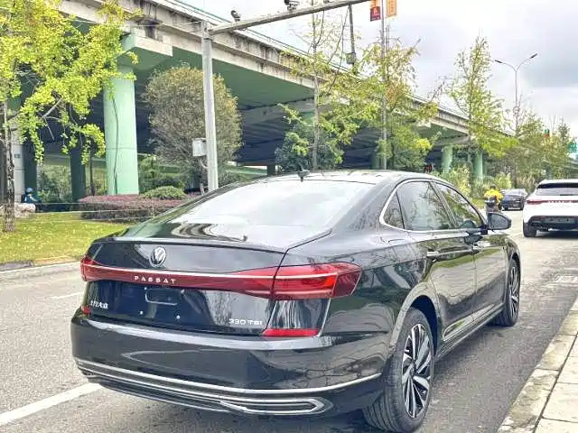 VOLKSWAGEN PASSAT 2021