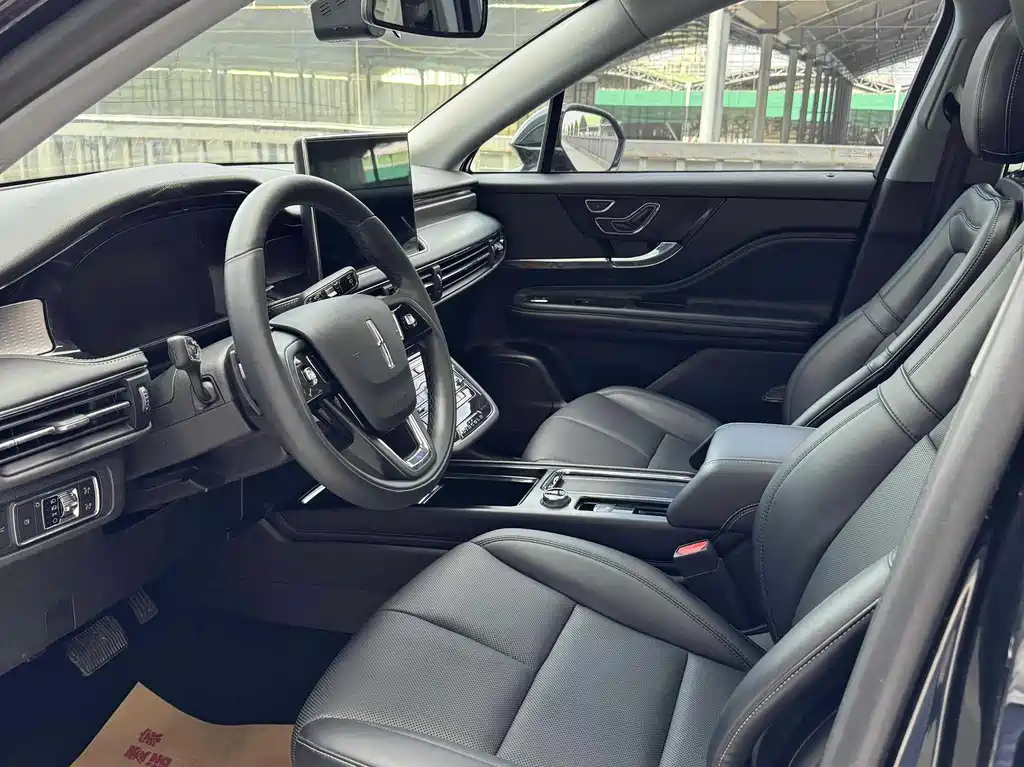 LINCOLN ADVENTURER 2021