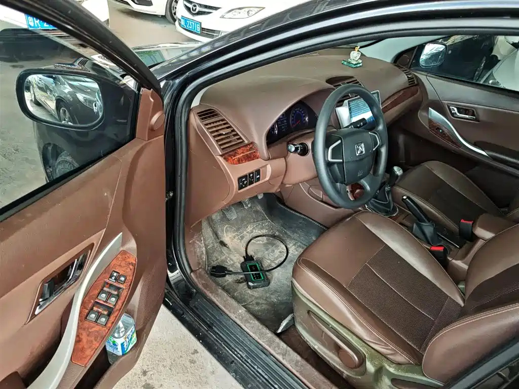 ZOTYE Z300 2016