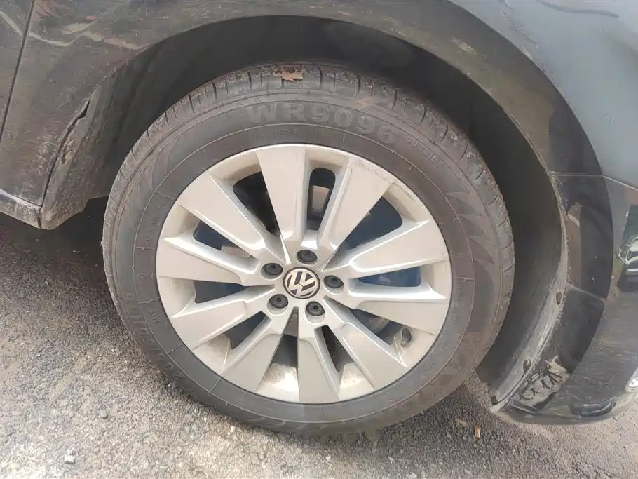 VOLKSWAGEN LAVIDA 2013