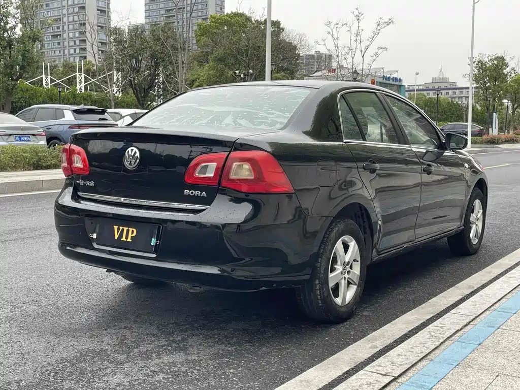 VOLKSWAGEN BORA 2012