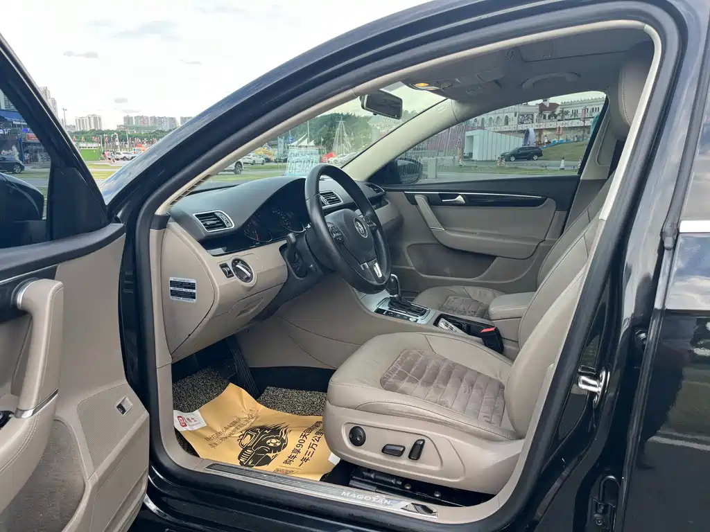 VOLKSWAGEN MAGOTAN 2015