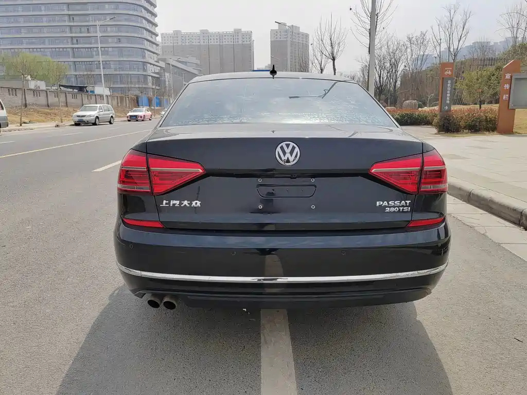 VOLKSWAGEN PASSAT 2018