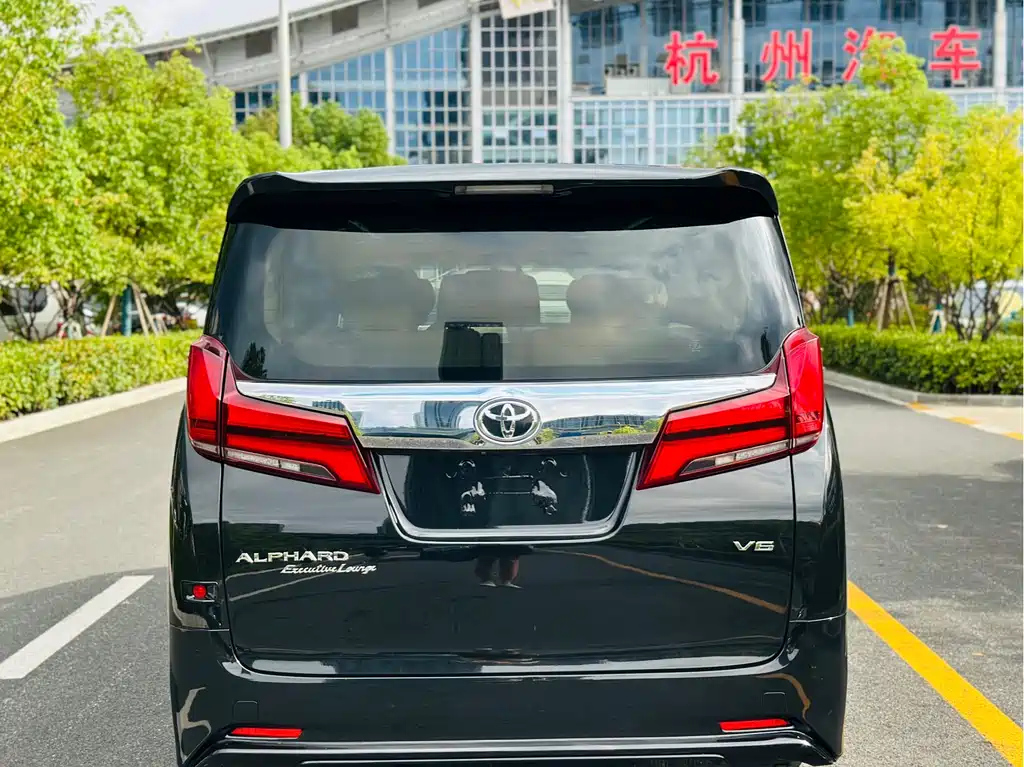 TOYOTA ALPHARD 2018