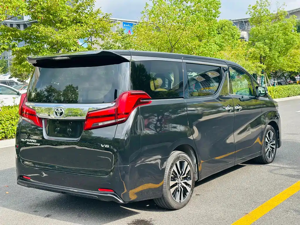 TOYOTA ALPHARD 2018