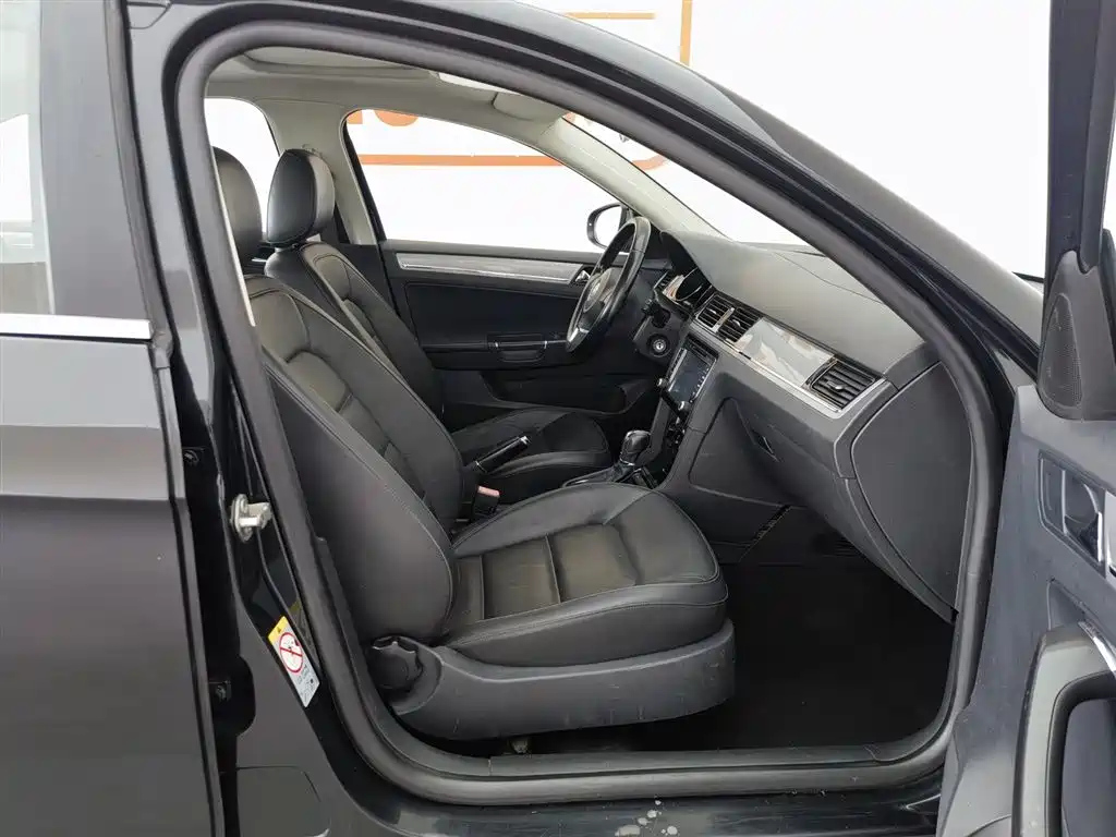 VOLKSWAGEN BORA 2013