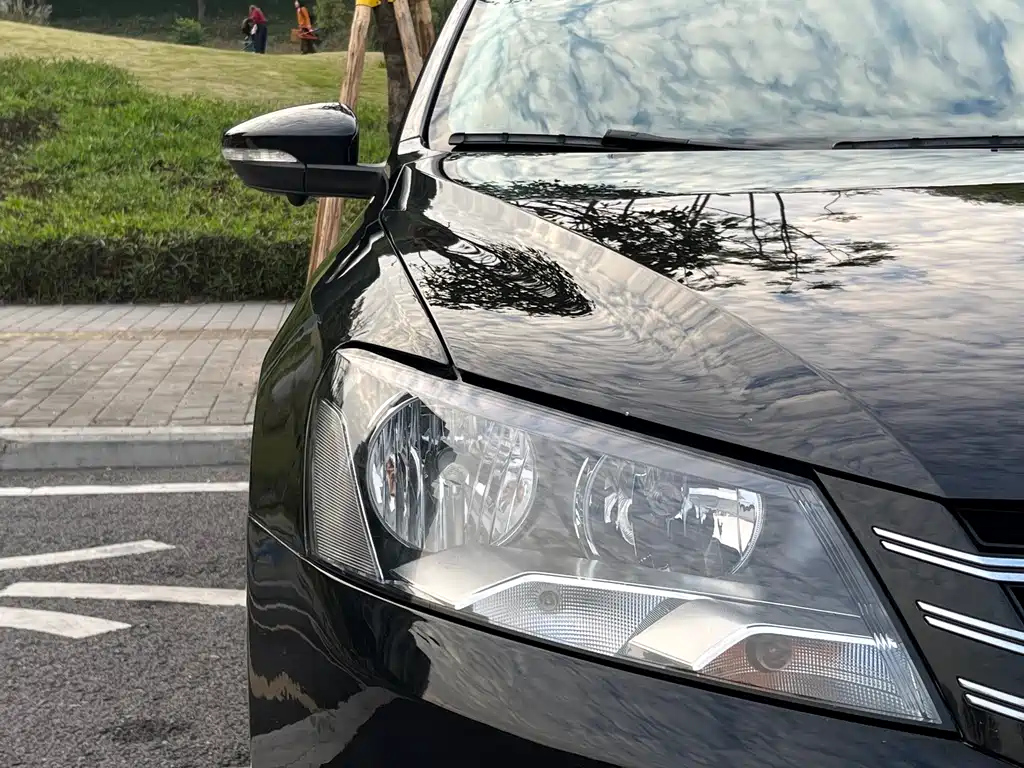 VOLKSWAGEN PASSAT 2012