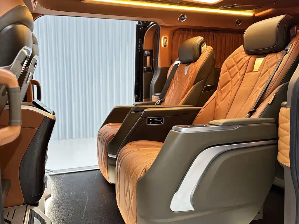 FORD TOUREO 2024