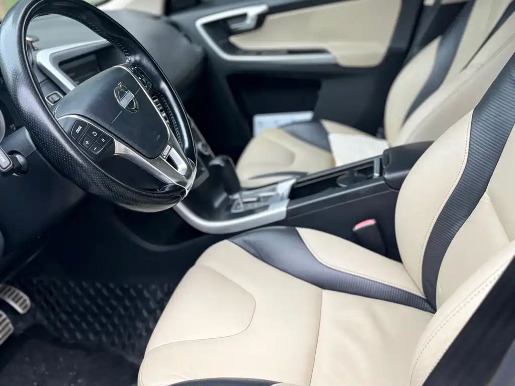VOLVO XC60 IMPORT 2012