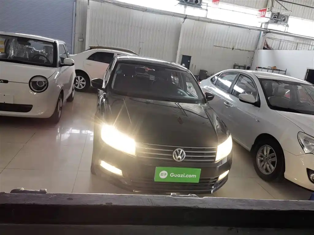 VOLKSWAGEN SANTANA 2017