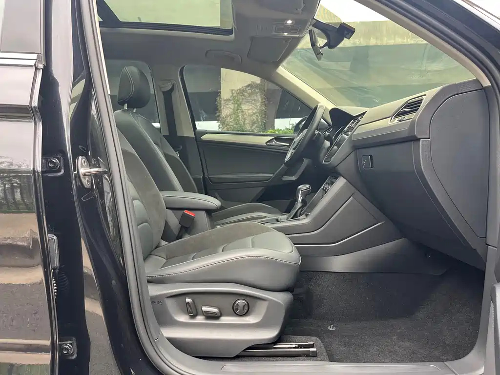 VOLKSWAGEN TIGUAN L 2020