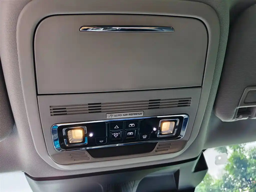 LINCOLN ADVENTURER 2022